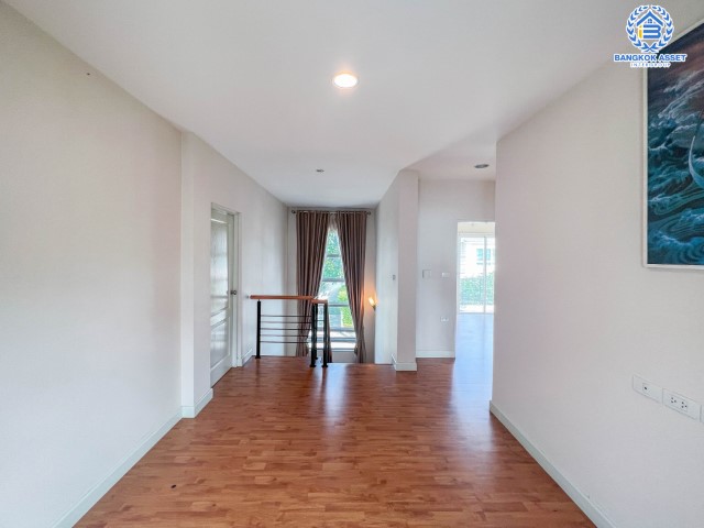 *****บ้านเดี่ยวมือสองย่านนนทบุรีฯ ม.ไลฟ์บางกอกบูเลอวาร์ด ราชพฤกษ์-รัตนาธิเบศร์ เนื้อที่กว้างขวางมากถึง 63 ตร.ว.  ฟังก์ชัน 3 ห้องนอน 3 ห้องน้ำ ที่จอดรถ 2 คัน บนทำเลแห่งการเดินทาง ใกล้รถไฟฟ้าสายสีม่วง "สถานีท่าอิฐ" เชื่อมต่อถนนราชพฤกษ์